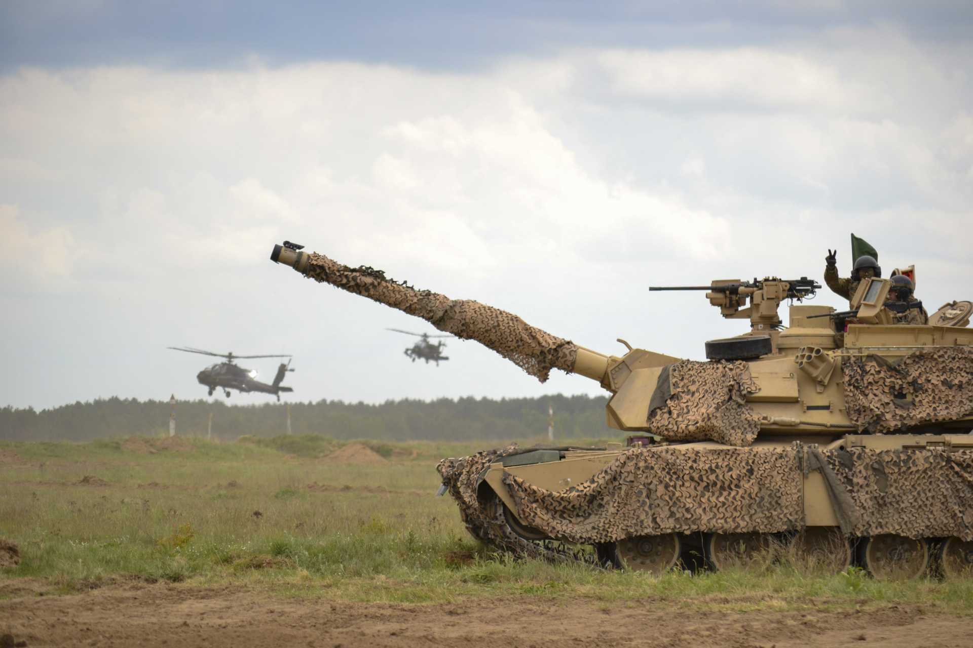 Greece's interest appears to be centered on M109A5 and M109A6 Paladin self-propelled howitzers, M1A1 and M1A2 Abrams main battle tanks, M2A3 Bradley infantry fighting vehicles, Humvee 4x4 tactical vehicles, AH-64E Apache Guardian attack helicopters, and UH-60M Black Hawk utility helicopters. (Picture source: US Army)