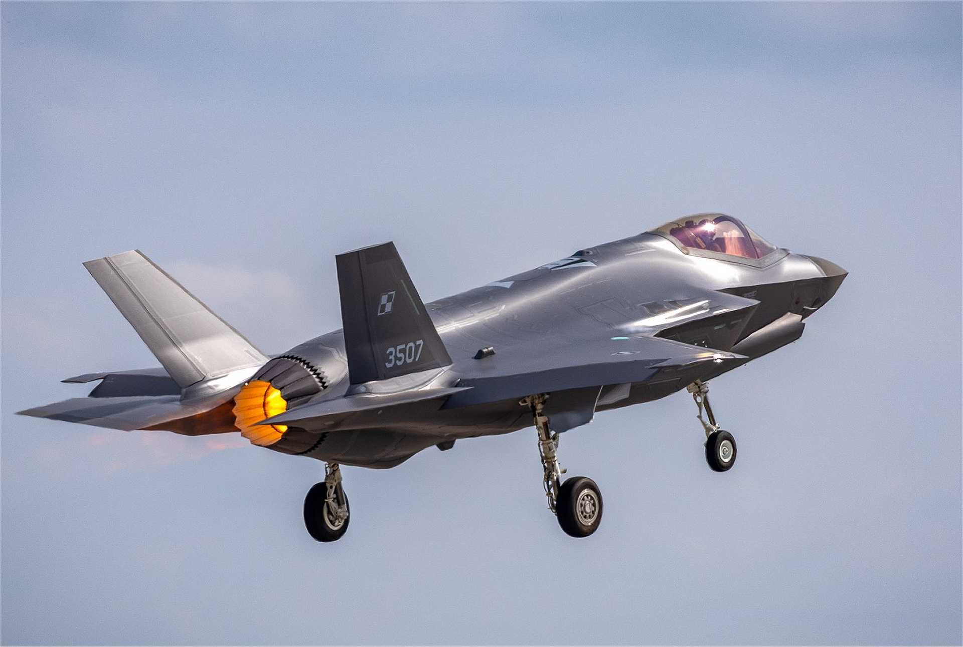 A newly assembled Polish Air Force F-35A Lightning II conducts a test flight over Fort Worth, Texas, before joining the "Husarz" squadron under Poland’s fifth-generation fighter integration program.
