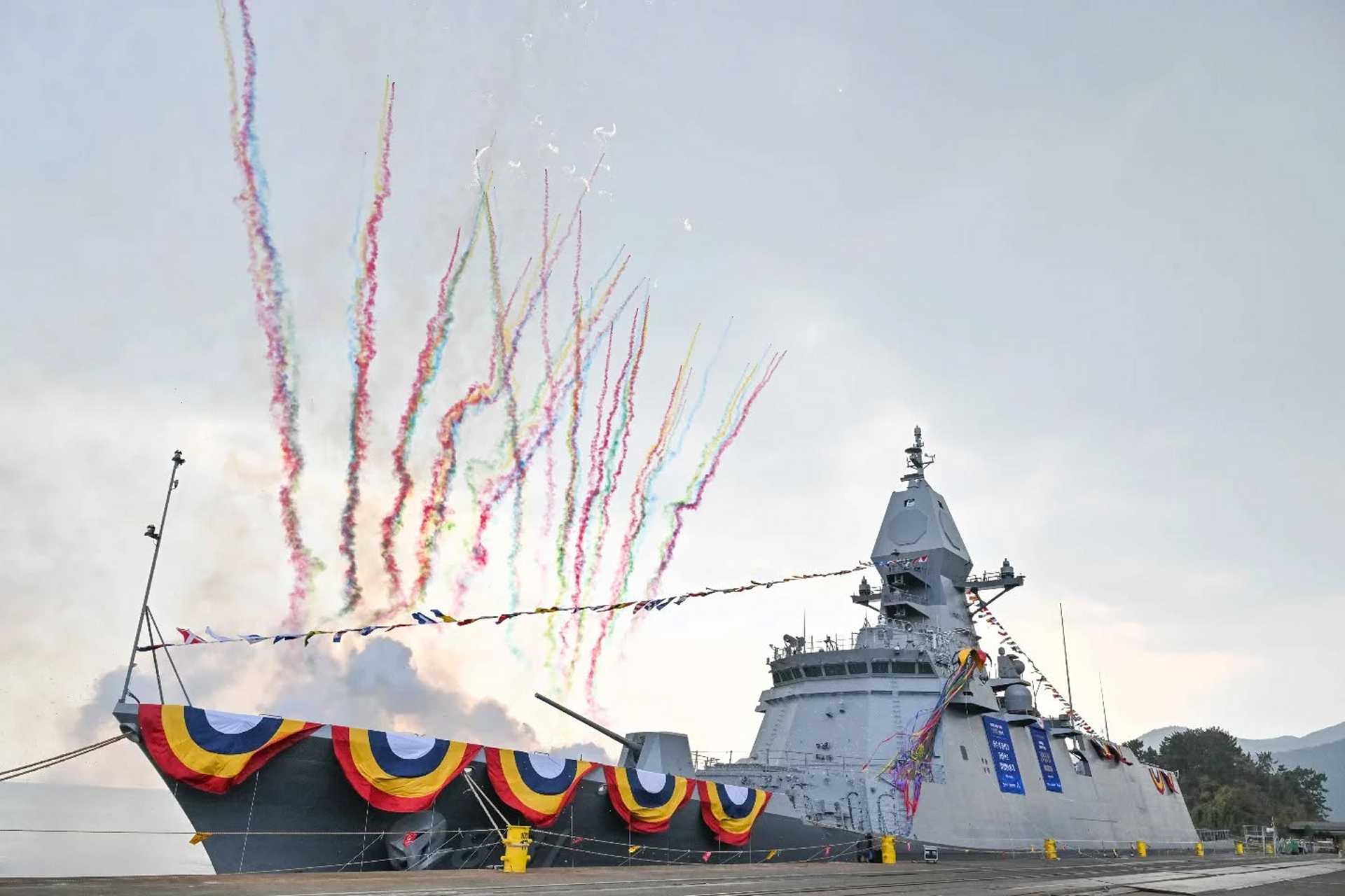 The ROKS Jeonnam’s armament suite follows the standard Chungnam-class configuration and provides a mix of systems intended to support surface, air defense, land-attack, and anti-submarine missions. (Picture source: South Korean Navy)