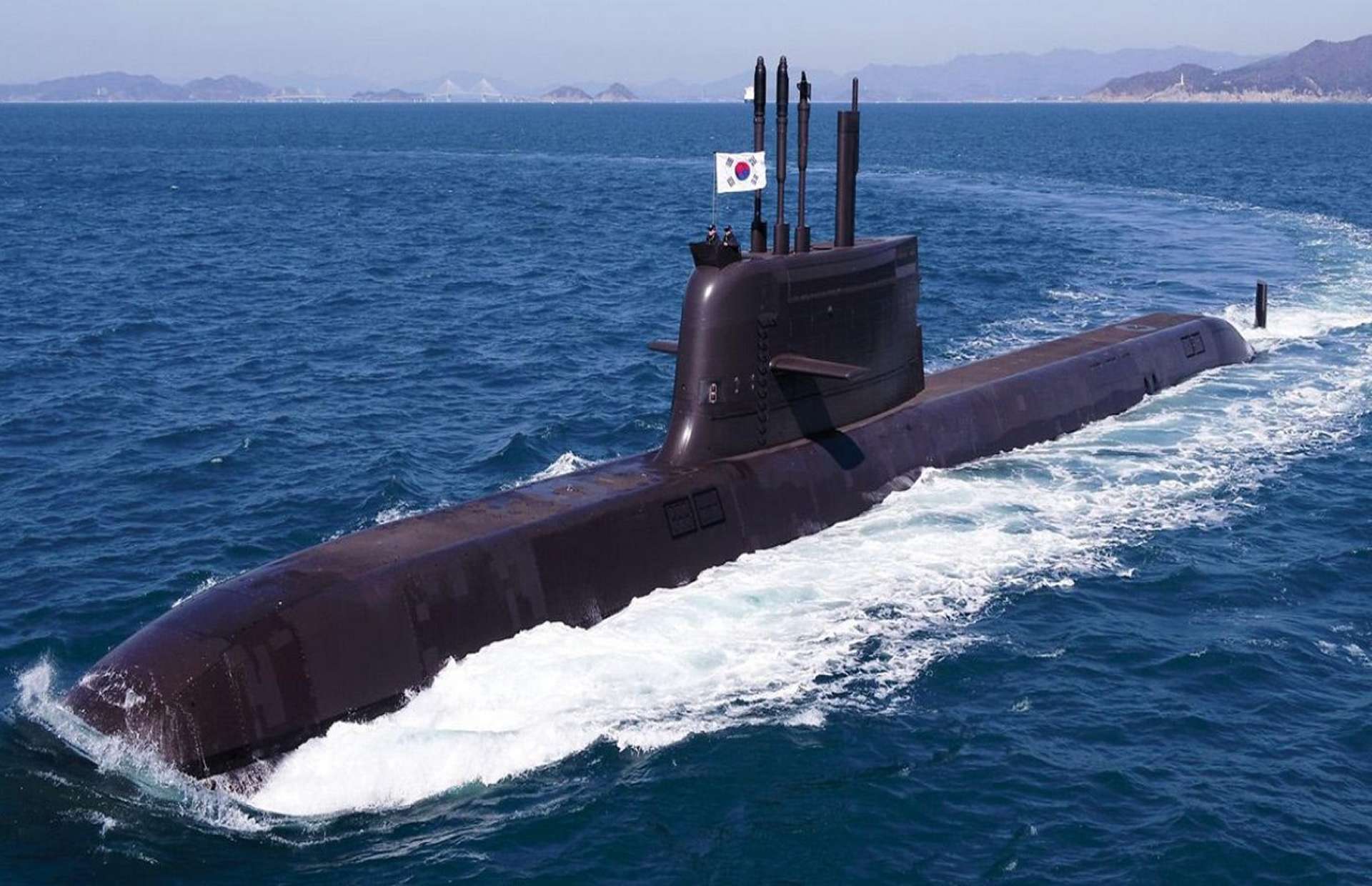 South Korea’s KSS III pairs lithium-ion batteries with AIP for long, quiet patrols and fields six 533 mm tubes plus ten VLS for land-attack and multi-mission operations (Picture source: South Korean MoD).