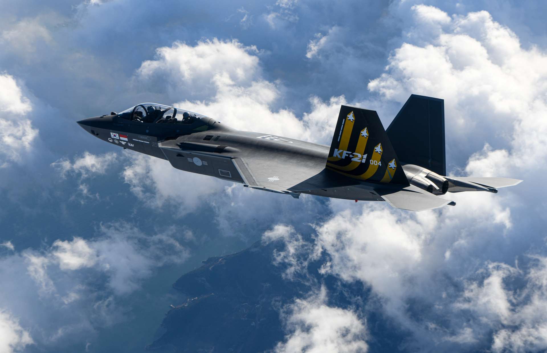 South Korea’s KF-21 Boramae is a twin-engine 4.5-generation fighter with an indigenous AESA radar, reduced-signature design and 7-ton payload for long-range air superiority and precision strike (Picture source: Kai).
