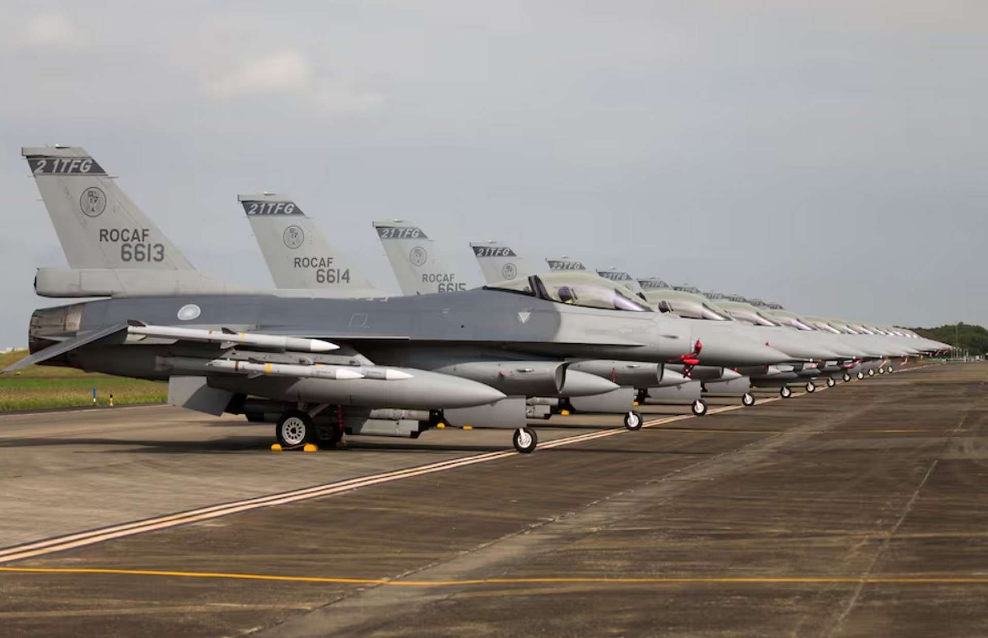 A line of Taiwan’s ROCAF F-16V fighter jets sits on the flight line during readiness drills at an air base (Picture source: Taiwan DoD).