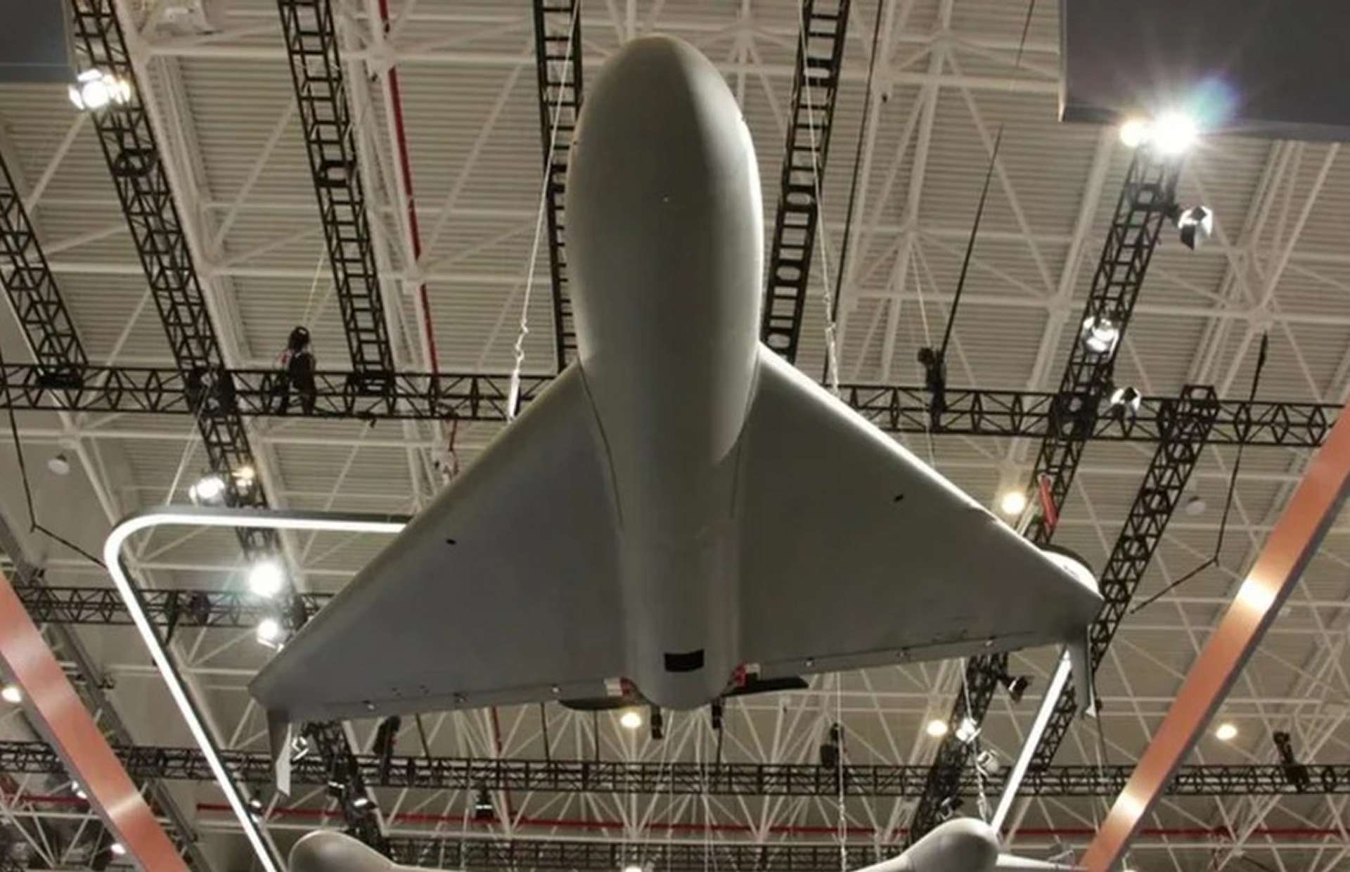 China’s Feilong-300D loitering munition features a delta-wing design, a gasoline piston engine, modular warhead options, and an advertised strike range of around 1,000 kilometers. Developed for low-cost mass production, it is intended to overwhelm air defenses through large-scale, long-range saturation attacks (Picture source: CNA).