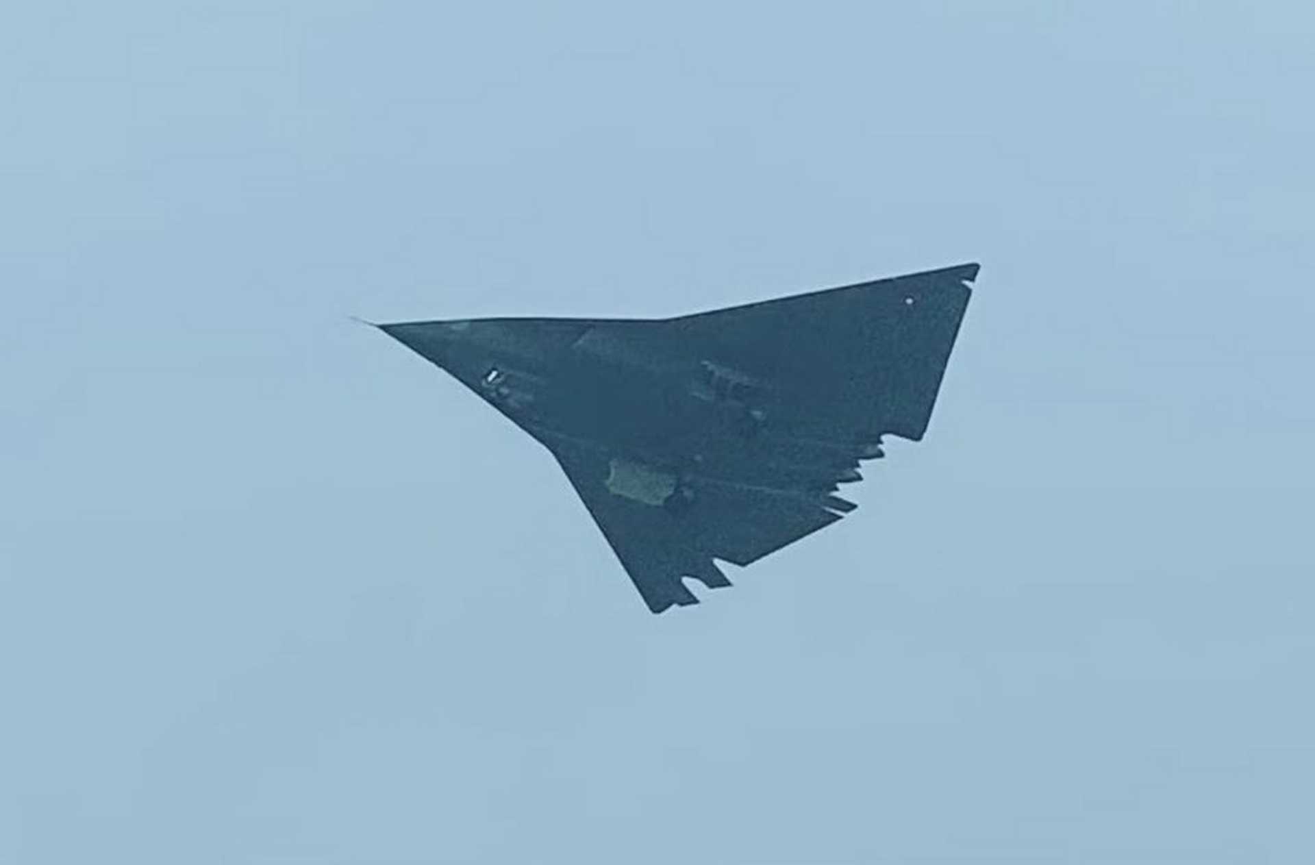 The first J-36 prototype exhibited trough-like recessed exhausts that favoured reduced rear aspect radar and infrared signatures, while the second prototype clearly shows angular, F-22 style nozzles on all three engines that appear to support two-dimensional thrust vectoring. (Picture source: X/@RupprechtDeino)