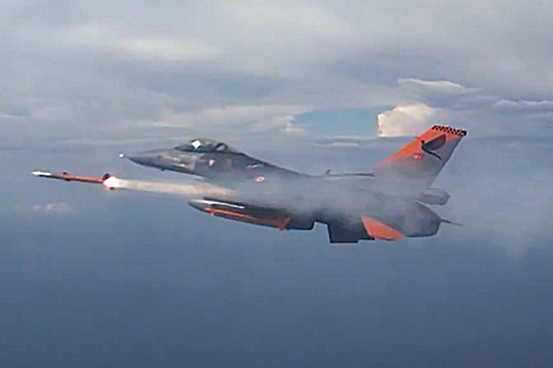 A Turkish Air Force Command F-16 of the 401st Test Squadron carried and fired the Bozdoğan (WVR) and Gökdoğan (BVR) during the October campaign, demonstrating back-to-back employment of short- and long-range effectors from the same platform (Turkish Air Force)