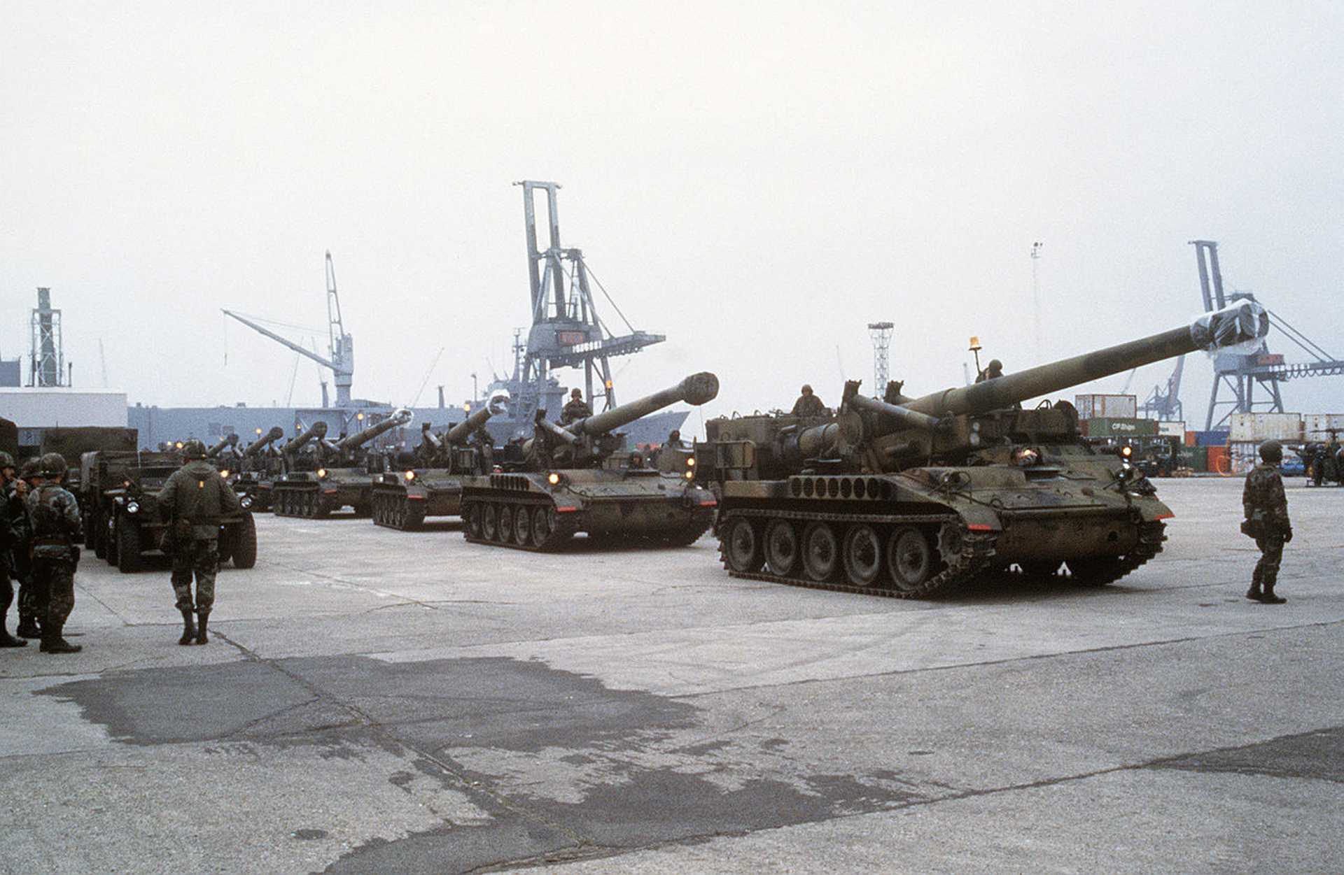 Introduced into the Hellenic Army arsenal in the late 1960s, the M110A2 remains one of the oldest but also most powerful howitzers at the disposal of the Greek artillery units. (Picture source: US Army)