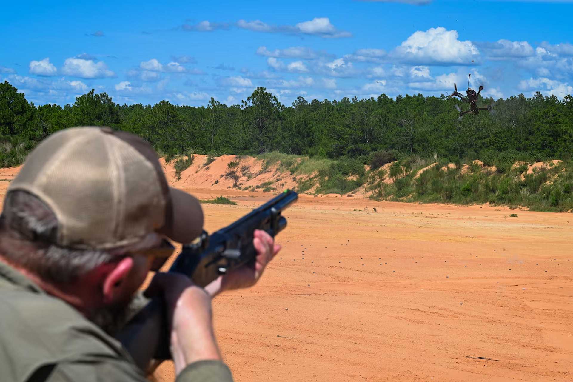 A 31st Air Task Force cadre member engages a drone near Hurlburt Field, Florida, on August 7, 2026, during training of the U.S. Air Force’s evolving layered counter-drone defense concept. (U.S. Air Force photo by Staff Sgt. Ty Pilgrim)