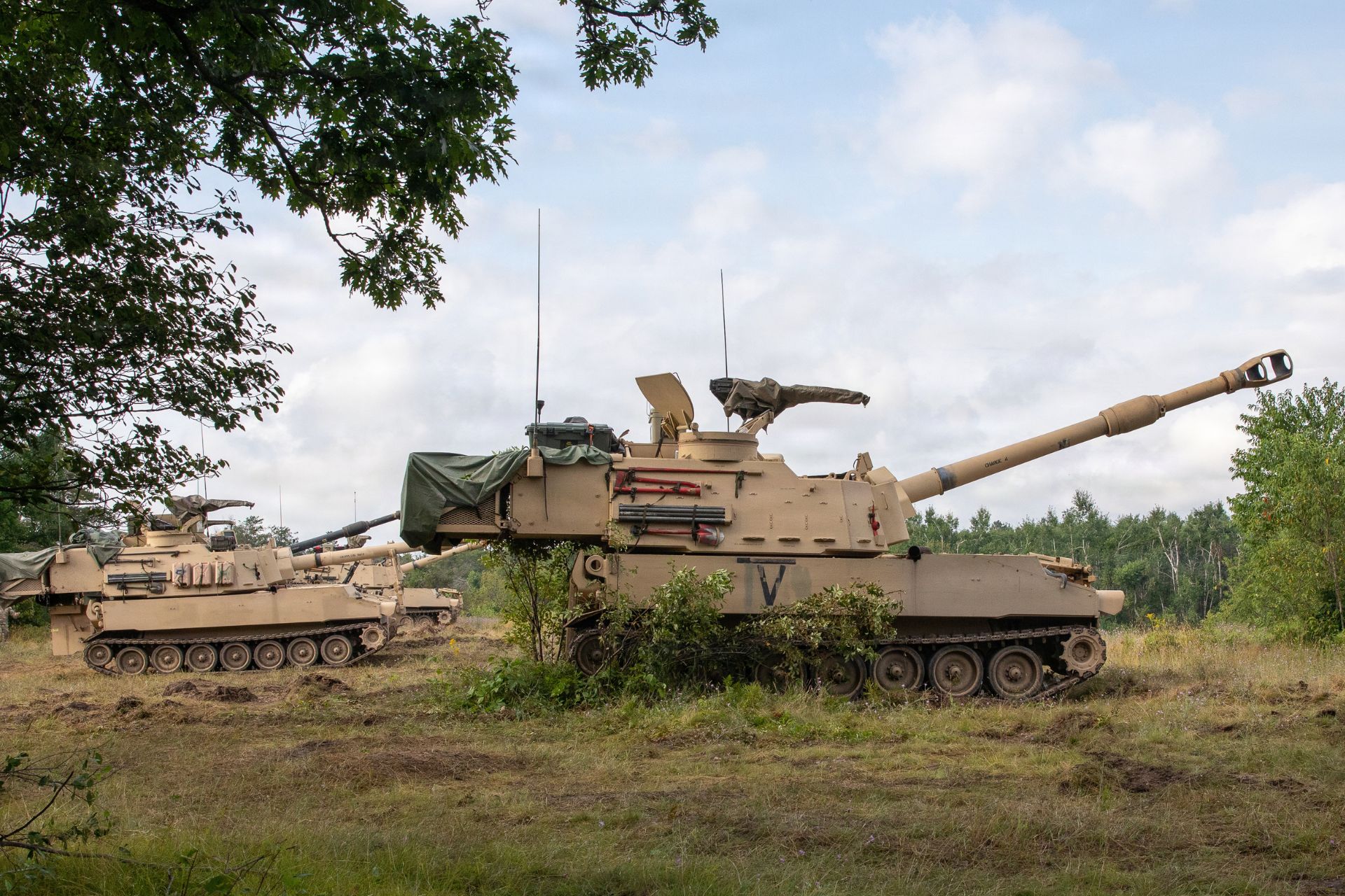 A U.S. Army National Guard M109A6 Paladin from C Battery, 1st Battalion, 201st Field Artillery Regiment, operates during Exercise Northern Strike 26-2 at the National All-Domain Warfighting Center in Grayling, Michigan, on August 6, 2026. (Picture source: US DoD)