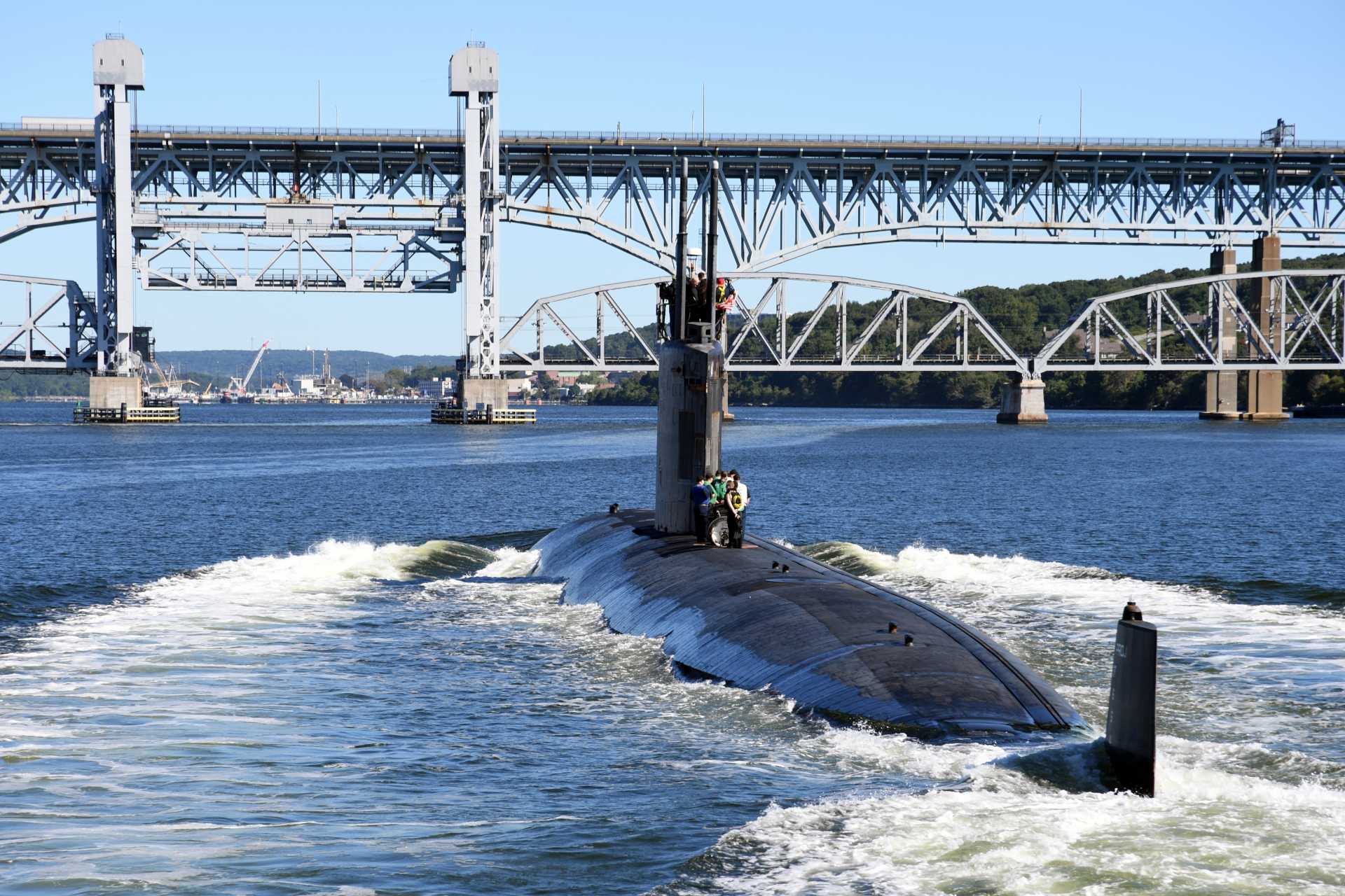 The USS San Juan was the prototype of the Improved Los Angeles-class, introducing Arctic, stealth, and combat system upgrades that became the standard for every subsequent 688i attack submarine and influenced key design priorities later carried over into the Virginia-class. (Picture source: US Navy)