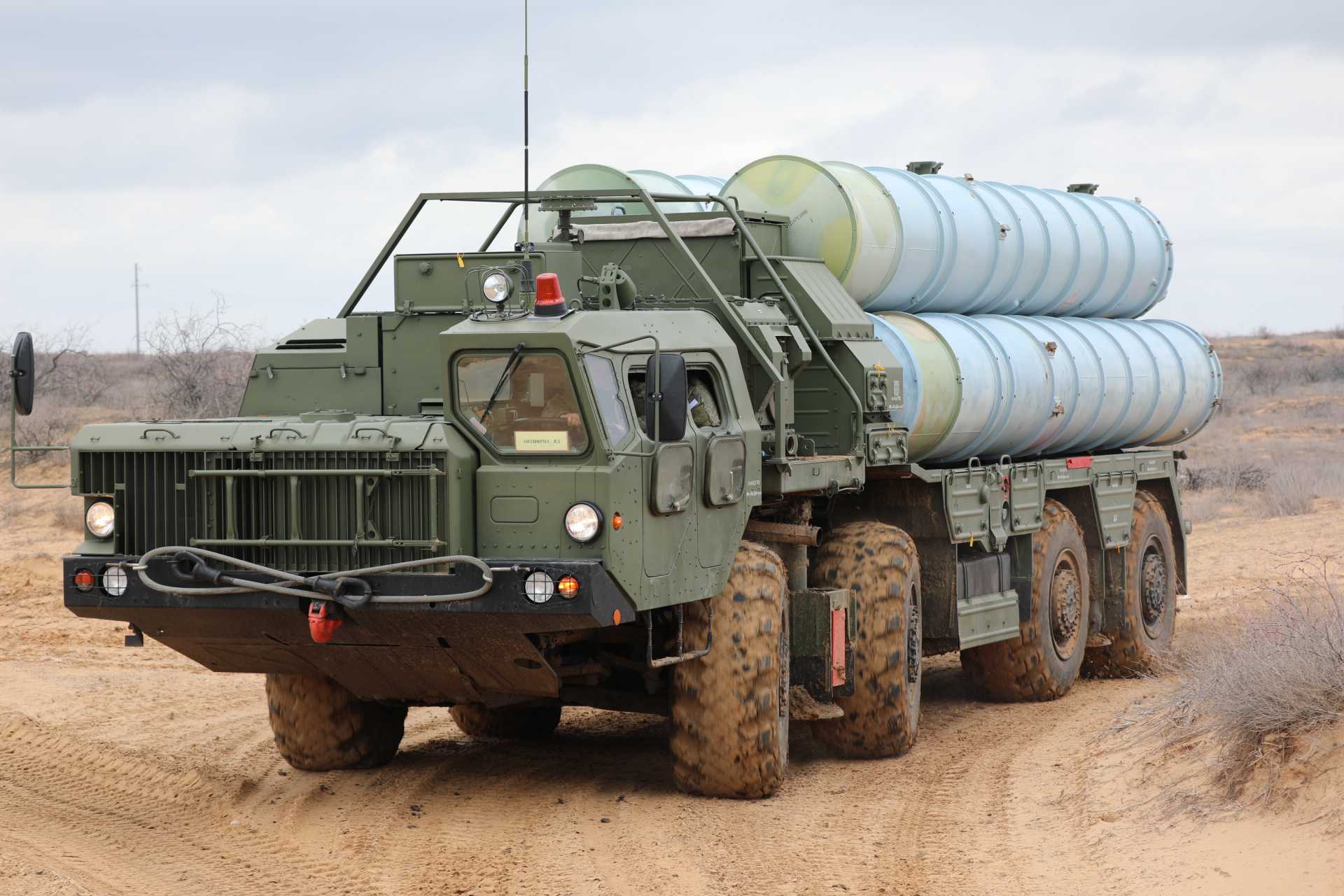 According to Hamilton, the U.S. and Ukraine are working to upgrade existing S-300 interceptors or develop a newer S-300 missile with improved capabilities, with the resulting weapon expected to become operational near the end of 2026. (Picture source: Russian MoD)