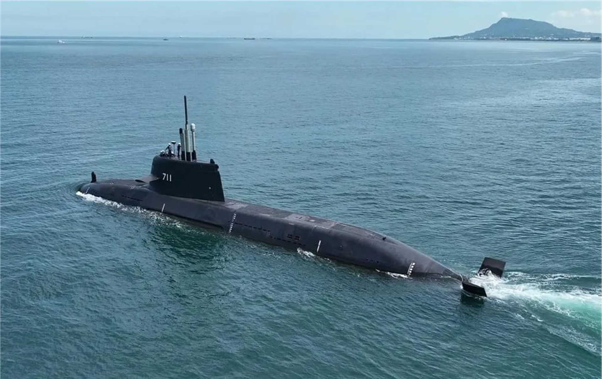 Taiwan Hai Kun SS-711 submarine conducts its sixth sea trial off Kaohsiung, validating sonar, propulsion, and shallow-water maneuvering systems ahead of deep-dive certification.