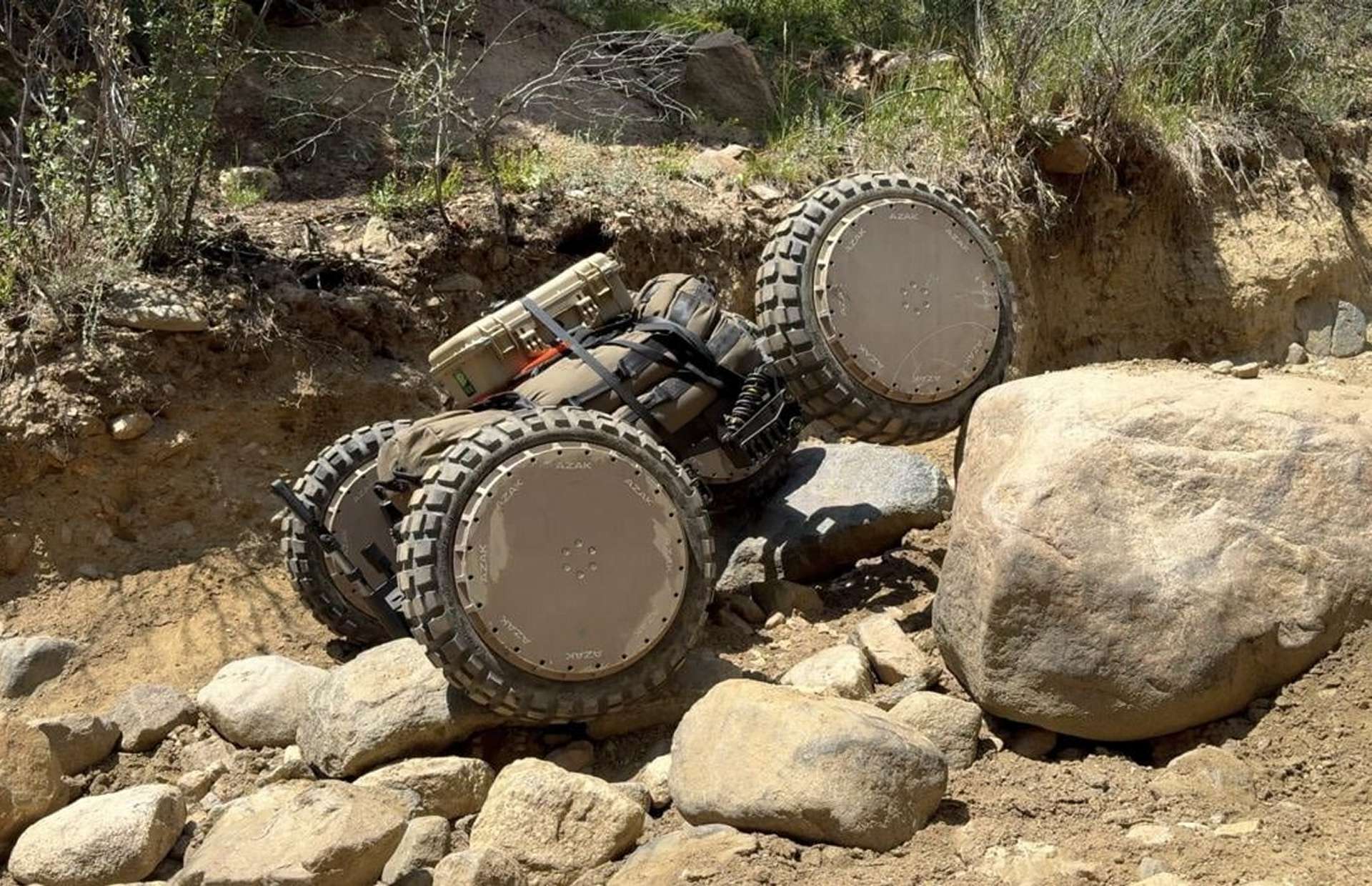 AZAK’s wheel-centric unmanned mobility system integrates motor, battery, and control electronics inside each wheel, enabling chassis-free platforms with high torque, low center of gravity, rapid assembly, and strong off-road performance for logistics, casualty evacuation, and autonomous ground missions (Picture source: AZAK).