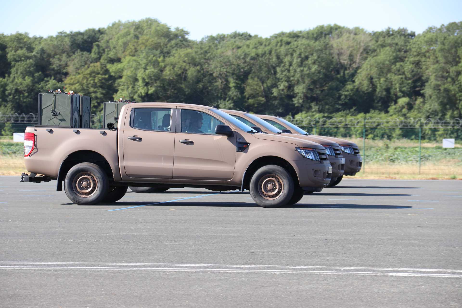 A Ford Ranger of the French Army's 1er Régiment d’Infanterie de Marine (1er RIMa) equipped with two rear-mounted launch containers, each carrying 10 FPV attack drones, was unveiled during the Bastille Day 2026 military parade rehearsal, marking the introduction of a new mobile swarm drone capability for front-line maneuver units. (Picture source: Army Recognition)