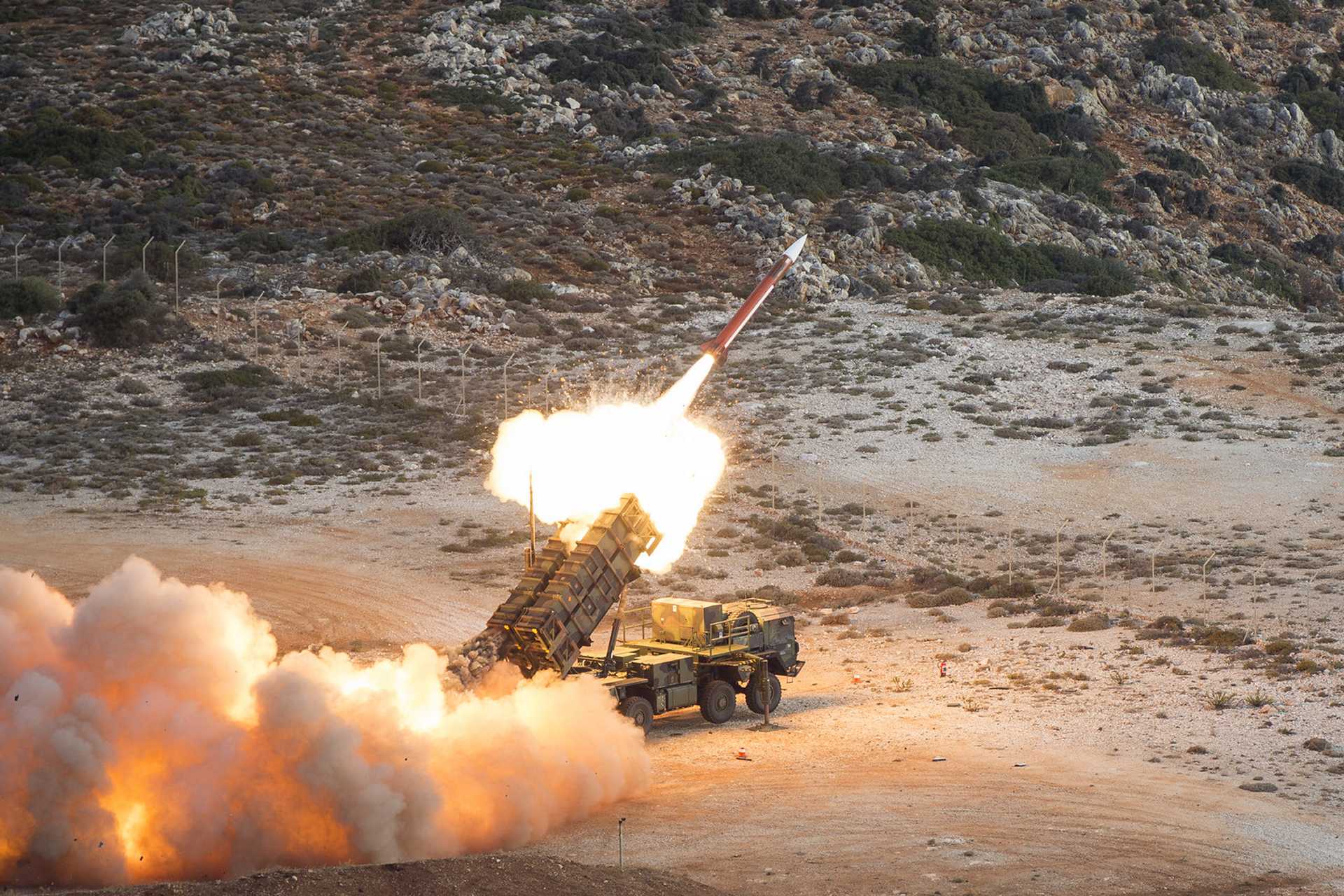 The current U.S. output is about 600 Patriot interceptors per year, which is far below a Ukrainian requirement that could reach roughly 2,000 per year for broad national coverage of key locations and assets. (Picture source: German MoD)