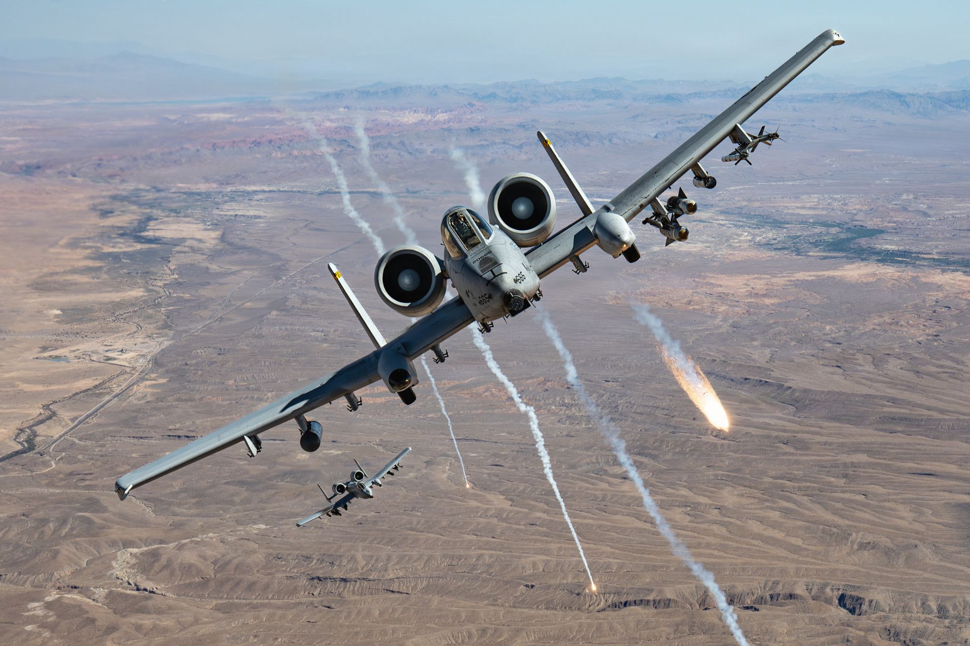 A U.S. Air Force A-10 Thunderbolt II assigned to the 66th Weapons Squadron releases defensive flares during an evasive maneuver over the Nevada Test and Training Range on May 28, 2026. (Picture source: US DOD)