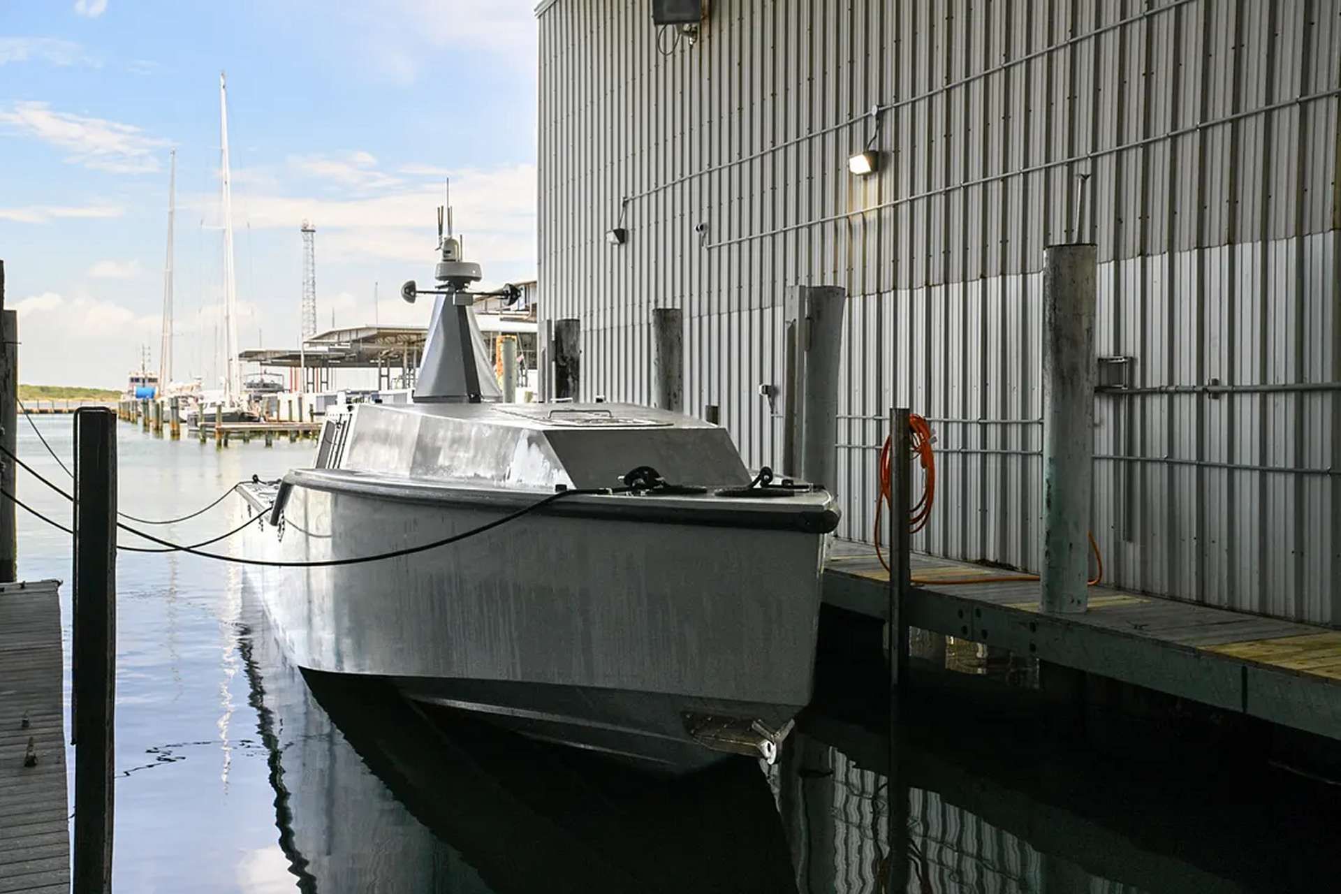 Saronic’s 52-foot Mirage autonomous surface vessel enters trials in Galveston, offering 35+ knot speed, 2,500+ nautical-mile range, and a 3,500-pound payload capacity for modular sensors, communications equipment, electronic warfare systems, or future weapon integration (Picture source: Saronic).
