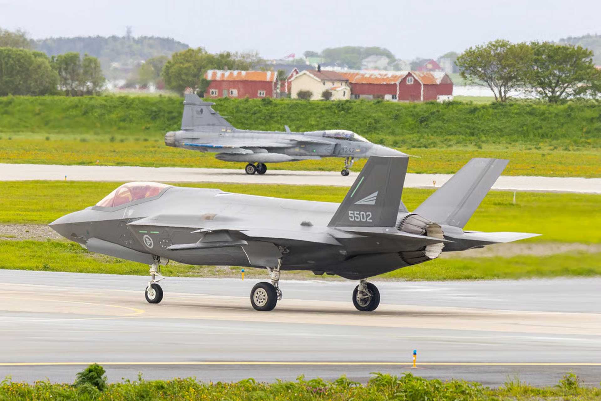 Sources indicate that a mixed fleet of roughly 30 Lockheed Martin F-35As and 60 Saab Gripen Es had emerged as the preferred outcome of the government's review of Canada's fighter jet requirements. (Picture source: Czech Air Force)