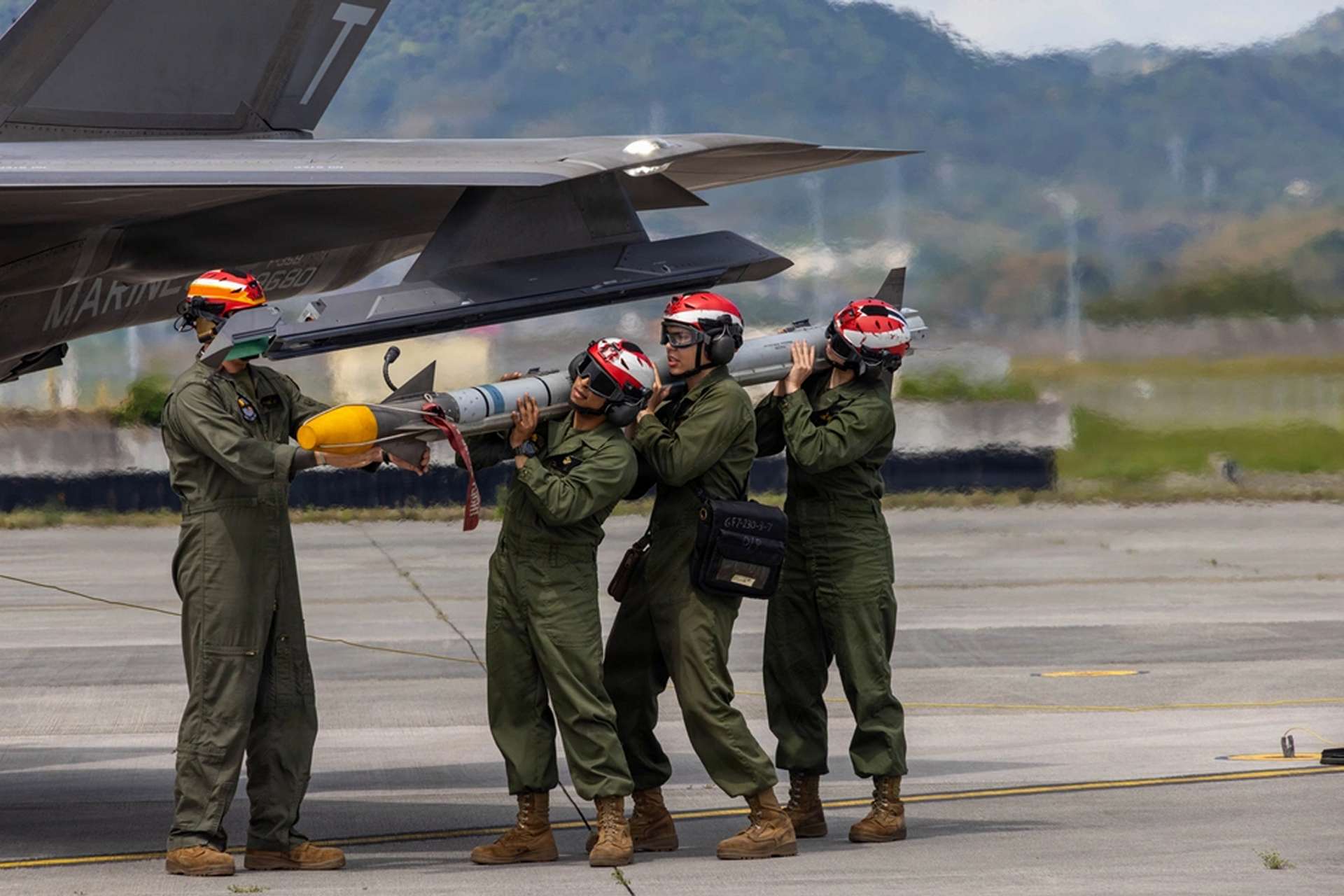 Raytheon received a $1.108 billion U.S. Navy contract modification for AIM-9X Sidewinder Lot 26 production, adding Block II and Block II+ infrared-guided missiles, training rounds, spare guidance units, propulsion sections, and support equipment for U.S. services and Foreign Military Sales customers through 2029 (Picture source: U.S. DoW).