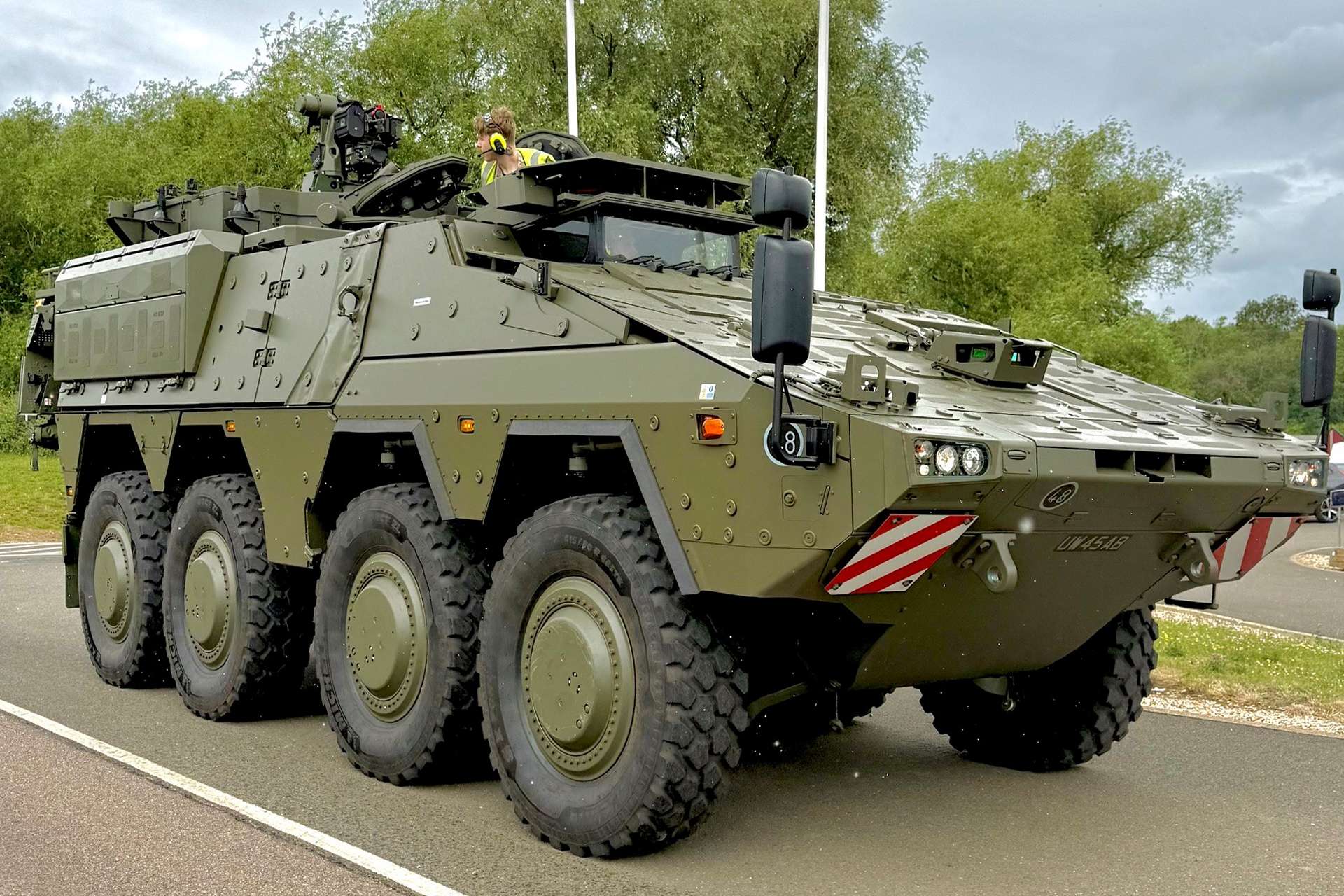 The UK has delivered its 100th Boxer Mechanised Infantry Vehicle, marking a production milestone for the British Army’s 8x8 armoured vehicle programme and strengthening protected mobility, command, medical evacuation, and remotely armed infantry operations (Picture source: UK Army).