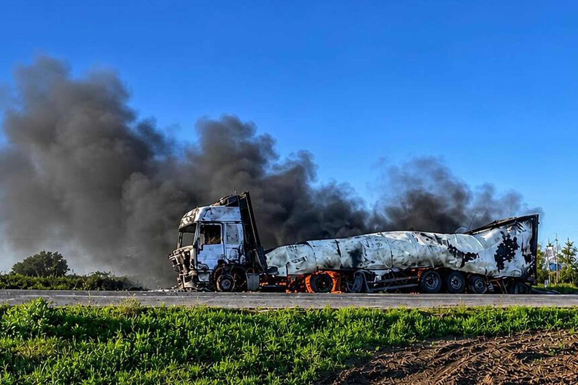 If the quantity of fuel, ammunition, and equipment reaching combat units falls below daily consumption requirements, Russia's offensive operations become increasingly difficult to organize and sustain around Crimea. (Picture source: Telegram)