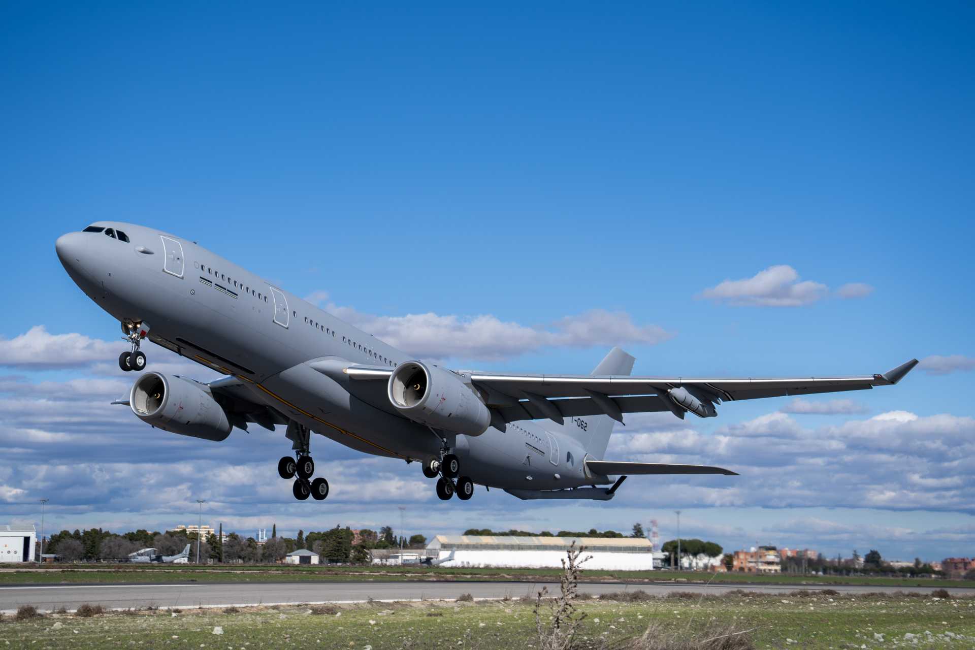 Compared with the KC-46A Pegasus, the Airbus A330 MRTT provides roughly 15-16% more fuel capacity, 50% greater cargo payload, and 160 to 200% higher passenger transport capacity, while also operating inside a much larger multinational support and sustainment network. (Picture source: Airbus)