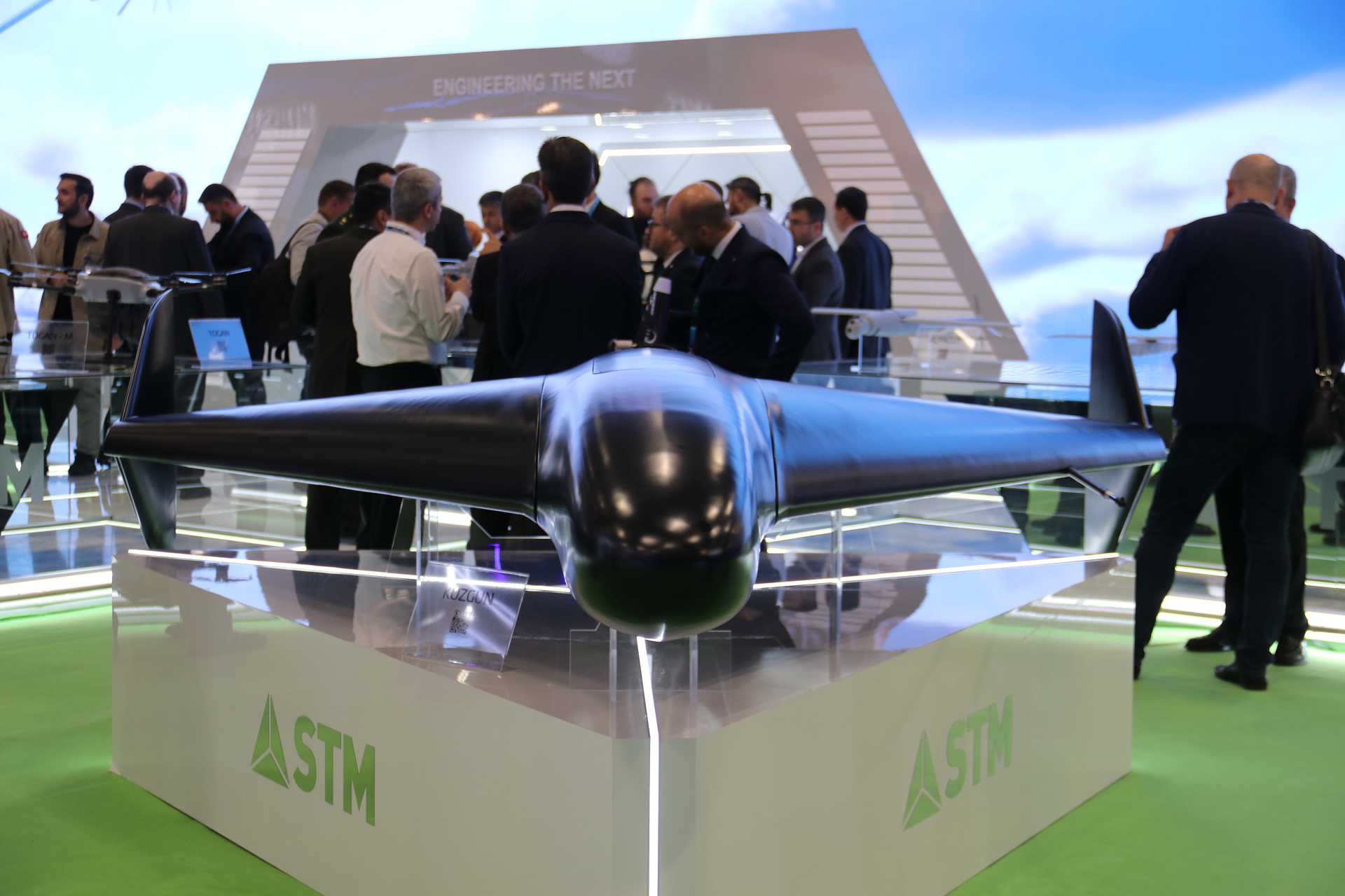 STM unveils for the first time at SAHA Expo 2026 the new Kuzgun long-range loitering munition UAV, Turkey’s latest low-cost deep-strike drone designed for autonomous precision attacks and long-range saturation warfare.