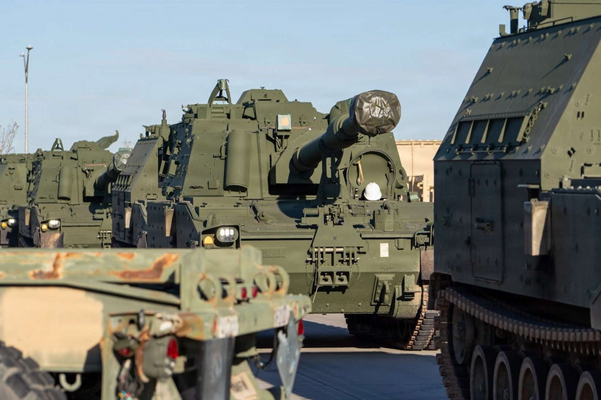 BAE Systems receives a $535.6 million U.S. Army contract for self-propelled howitzer systems, vehicles, and fielding kits, likely linked to continued M109A7 Paladin 155 mm artillery production for armored brigade combat teams through 2029. (Picture source: U.S. DoW)