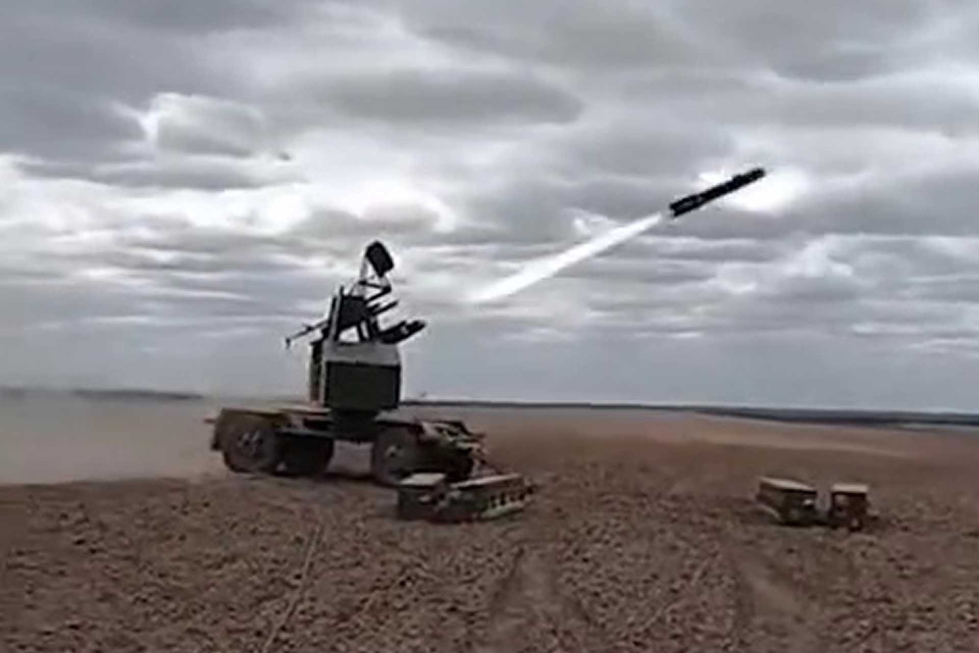 Ukraine’s Air Command West disclosed the operational use of the Stash, a trailer-mounted short-range air defense system that uses AGM-114L Hellfire missiles, during a Russian attack involving more than 400 drones. (Picture source: Ukrainian MoD)