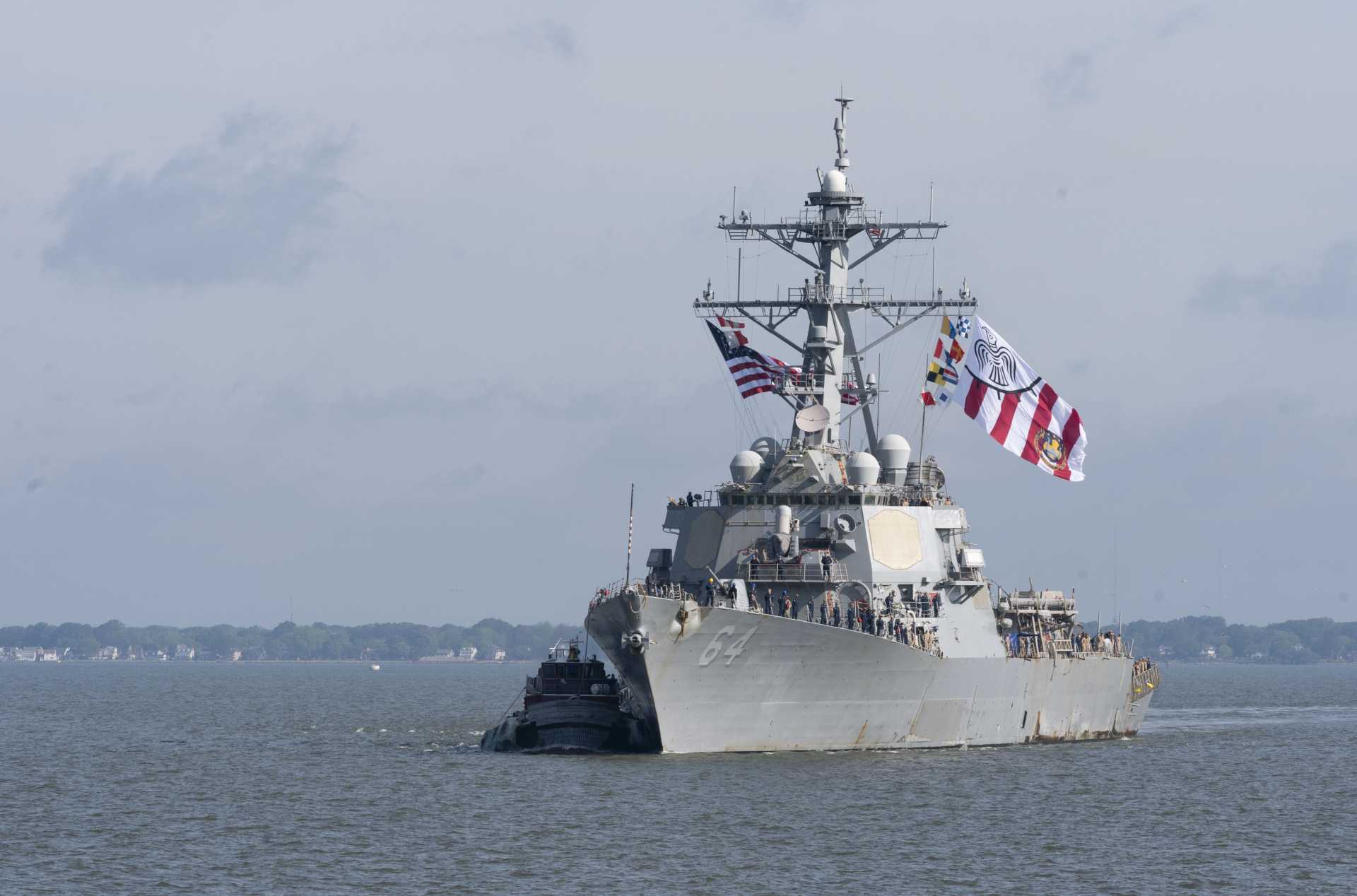 U.S. Navy Arleigh Burke-class guided-missile destroyer USS Carney (DDG-64), which successfully intercepted aerial target drones using SM-2 surface-to-air missiles during a live-fire exercise in the Atlantic Ocean. (Picture source: U.S. Navy)
