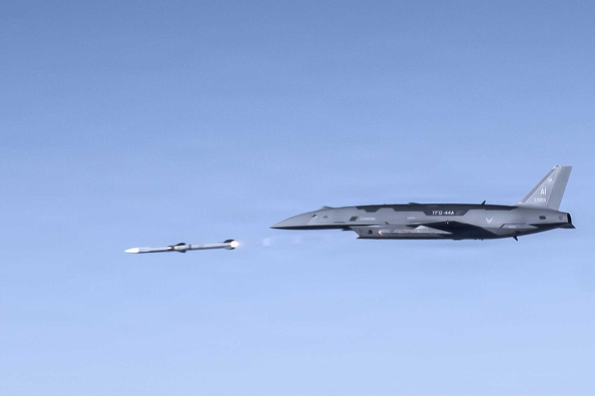 The U.S. Air Force demonstrated an F-22 Raptor commanding a YFQ-44A Fury combat drone during simulated air combat, paving the way for fighter pilots to control multiple autonomous aircraft carrying additional weapons and sensors. (Picture source: US DoD)