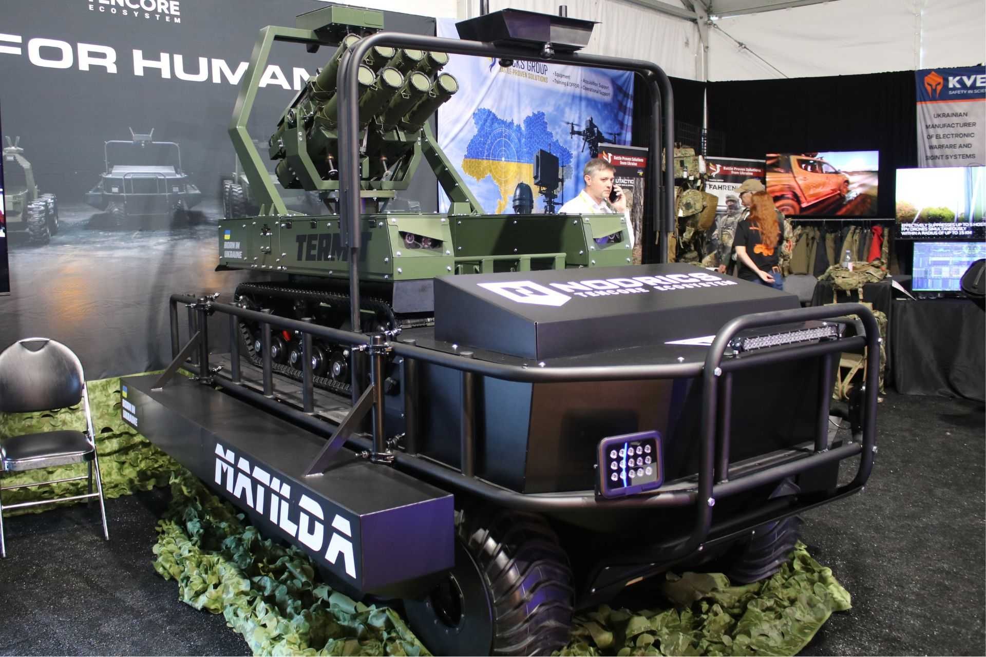 At AUSA 2026, Tencore displayed the new MAT1LDA amphibious 8×8 UGV carrying a smaller electric tracked TerMIT 2.0 robot armed with RPV-18 thermobaric rocket-propelled flamethrowers. (Picture source: Army Recognition)