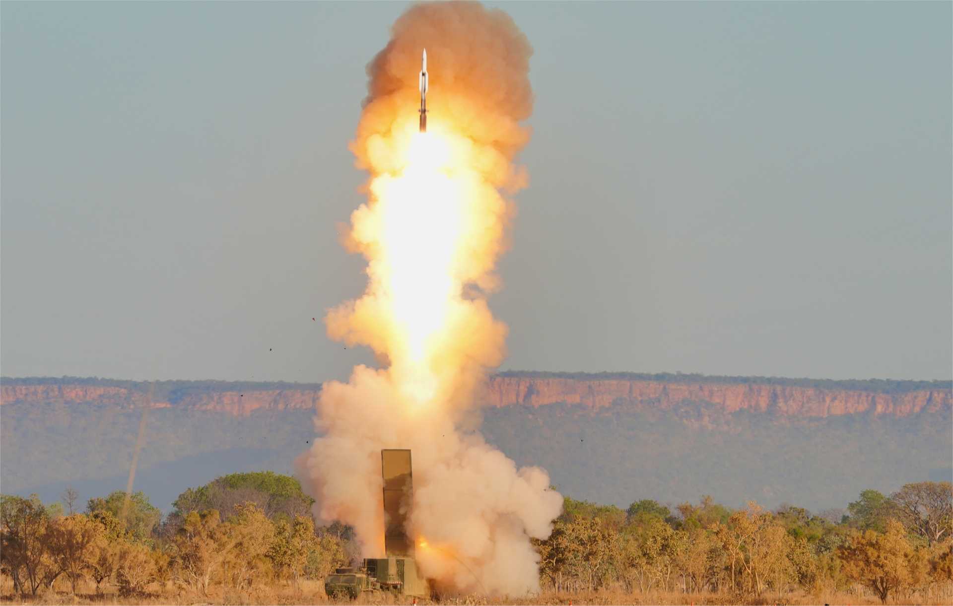 A U.S. Army Typhon missile system operated by the 3rd Multi-Domain Task Force fires a Standard Missile-6 in Australia during Exercise Talisman Sabre 25 on July 16, 2025. Germany plans to acquire Typhon launchers and Tomahawk cruise missiles as part of a new land-based deep-strike force intended to strengthen NATO deterrence and expand the Bundeswehr’s long-range strike capability.