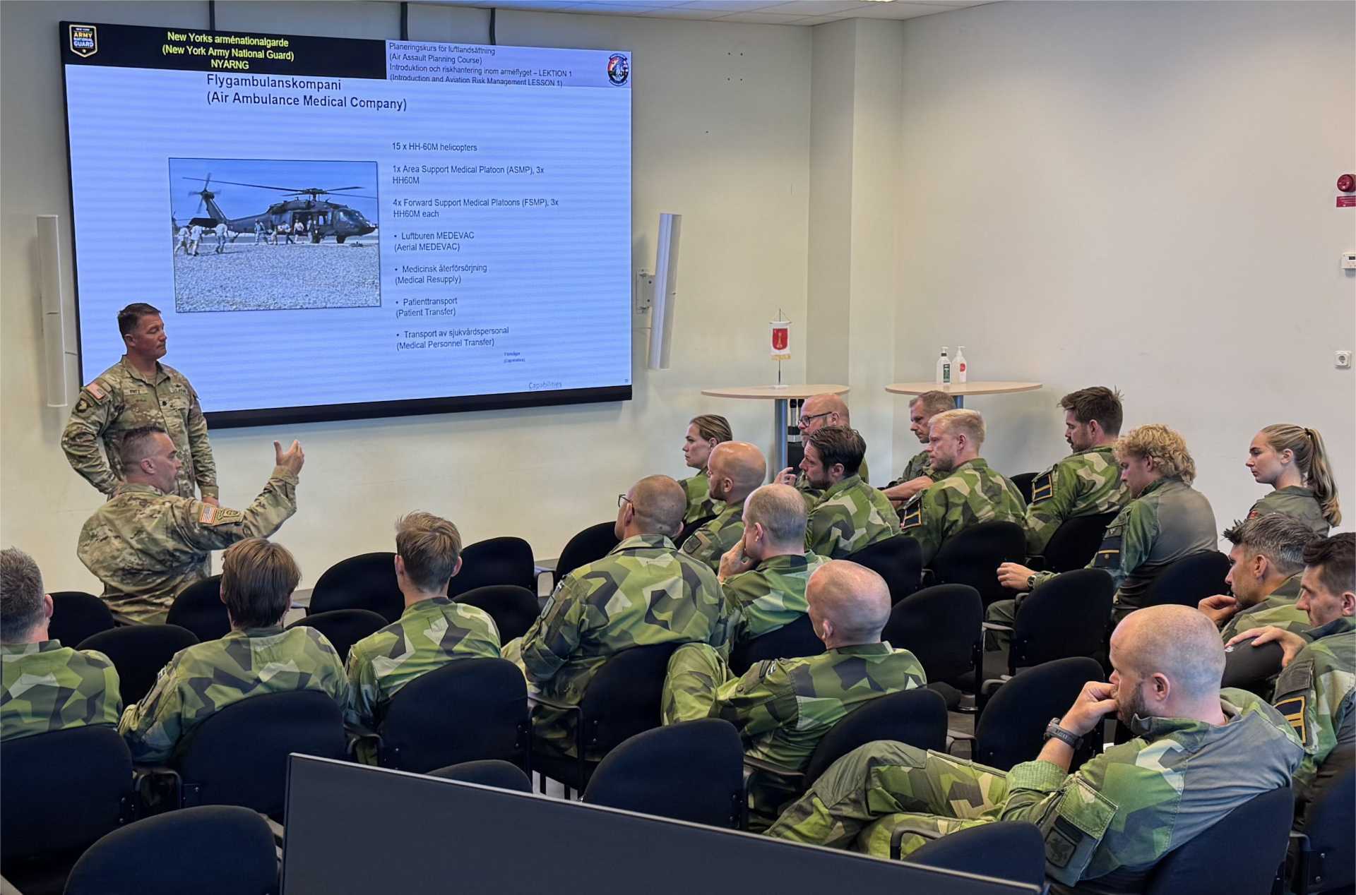 U.S. Army Lt. Col. Eric Fritz, commander of the New York Army National Guard’s 3rd Battalion, 142nd Assault Helicopter Battalion, briefs Swedish Air Force aviators on U.S. Army air assault doctrine at Malmen Air Base near Linköping, Sweden, on August 26, 2026. The training focused on the planning, coordination and survivability requirements needed to employ UH-60M Black Hawk helicopters for troop insertion in contested battlefield conditions.