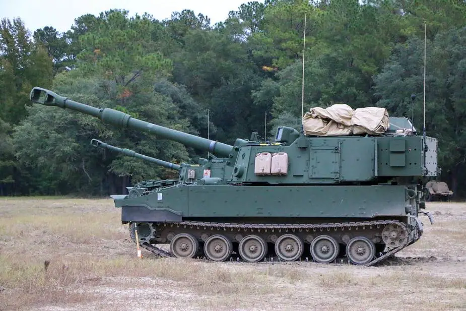 M109A7 SPH 155mm self propelled howitzer on tracked armored chassis US 925 001