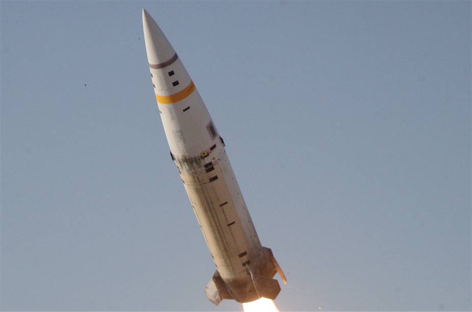 HIMARS M142 high mobility rocket missile launcher data