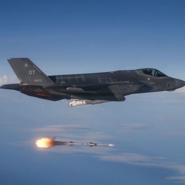 A U.S. Air Force F-35A Lightning II releases an AIM-120 AMRAAM during a live-fire test against a QF-16 target over the Gulf of Mexico on June 12, 2018. (Picture source: US DoD)