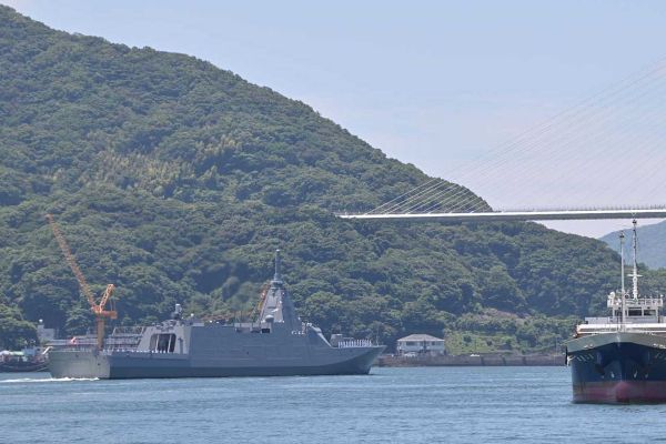 A single Mogami-class frigate like the JS Nagara can escort other ships, search for submarines, monitor surface traffic, and support mine countermeasures during the same deployment cycle. (Picture source: Japanese Navy)