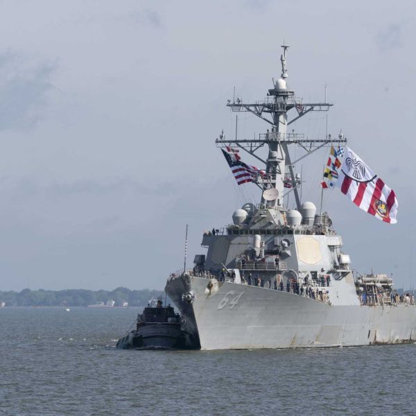 U.S. Navy Arleigh Burke-class guided-missile destroyer USS Carney (DDG-64), which successfully intercepted aerial target drones using SM-2 surface-to-air missiles during a live-fire exercise in the Atlantic Ocean. (Picture source: U.S. Navy)