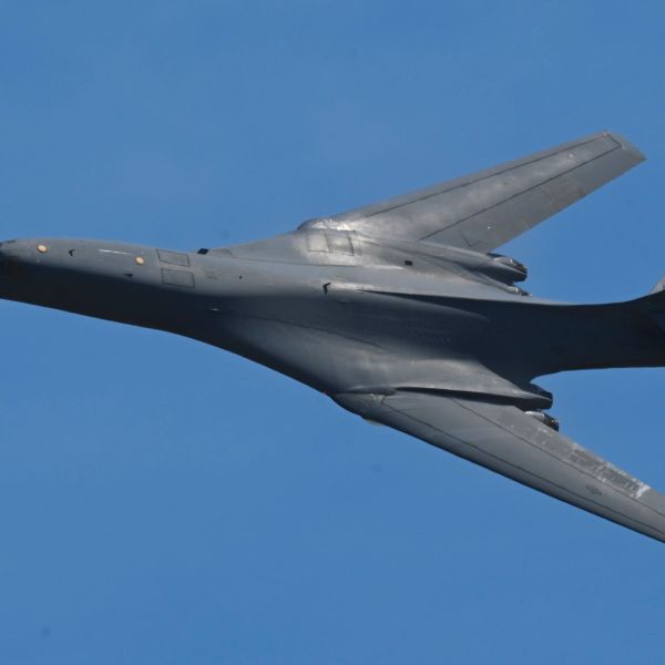 A U.S. Air Force B-1B Lancer from Dyess Air Force Base flies over Tampa Bay AirFest in Florida on March 30, 2024. The bomber remains a key U.S. long-range conventional strike aircraft as the Air Force sustains its fleet ahead of the B-21 Raider transition. (Picture source: US DoD)