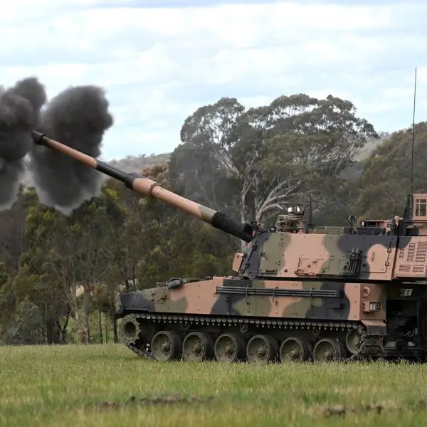 Australian Army soldiers conduct the first live firing of the new AS9 Huntsman 155mm self-propelled howitzer at Puckapunyal in Victoria. (Picture source: Australian MoD)