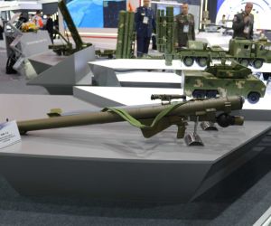 QW-12 QianWei-12 MANPADS Man-Portable Air Defense Missile System China Specification Technical Data Review fact sheet pictures video
