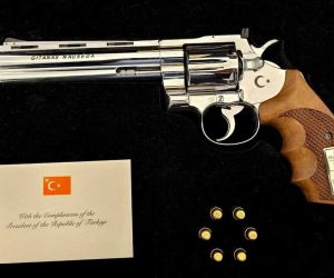 The Gümüşay .357 Magnum is a Turkish double-action/single-action, six-shot revolver developed during the early 1990s by MKE in cooperation with Küssan A.Ş., recognized as the first domestically designed and manufactured modern revolver produced in Türkiye. (Picture source: Lithuanian President's Office via X/Restitutor Orientis)