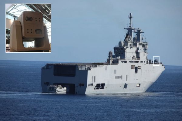 A French Navy Mistral-class amphibious assault ship observed off Toulon on September 21, 2026, with what appears to be Naval Group’s Rampart multipurpose modular launcher fitted on the forward starboard sponson. Inset: Rampart launcher prototype. (Picture source: Main: @WarshipCam / Rampart: Army Recognition)