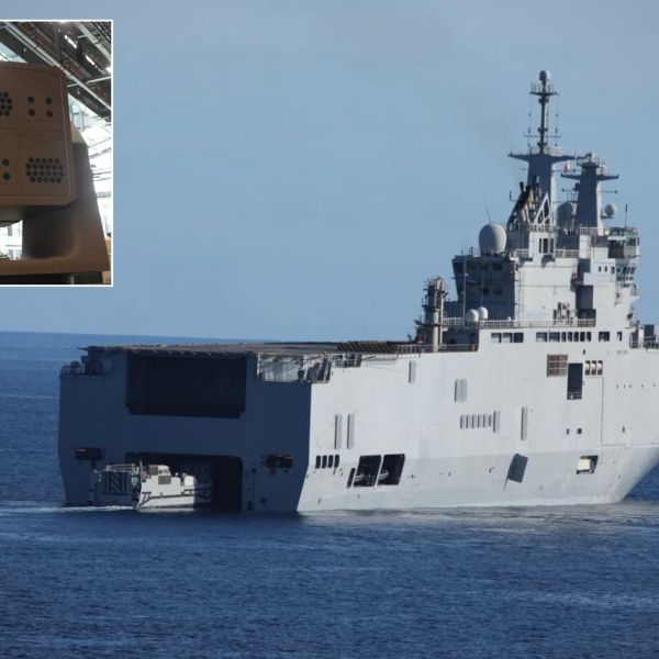 A French Navy Mistral-class amphibious assault ship observed off Toulon on September 21, 2026, with what appears to be Naval Group’s Rampart multipurpose modular launcher fitted on the forward starboard sponson. Inset: Rampart launcher prototype. (Picture source: Main: @WarshipCam / Rampart: Army Recognition)