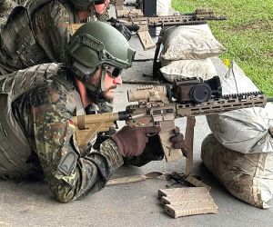 Germany is reportedly considering up to 250,000 additional Heckler & Koch G95A1 and G95KA1 assault rifles, potentially raising the Bundeswehr’s planned inventory to 500,000 weapons to equip active units, reservists, and homeland-defense forces with a common 5.56 mm rifle system (Picture source: U.S. DoW).