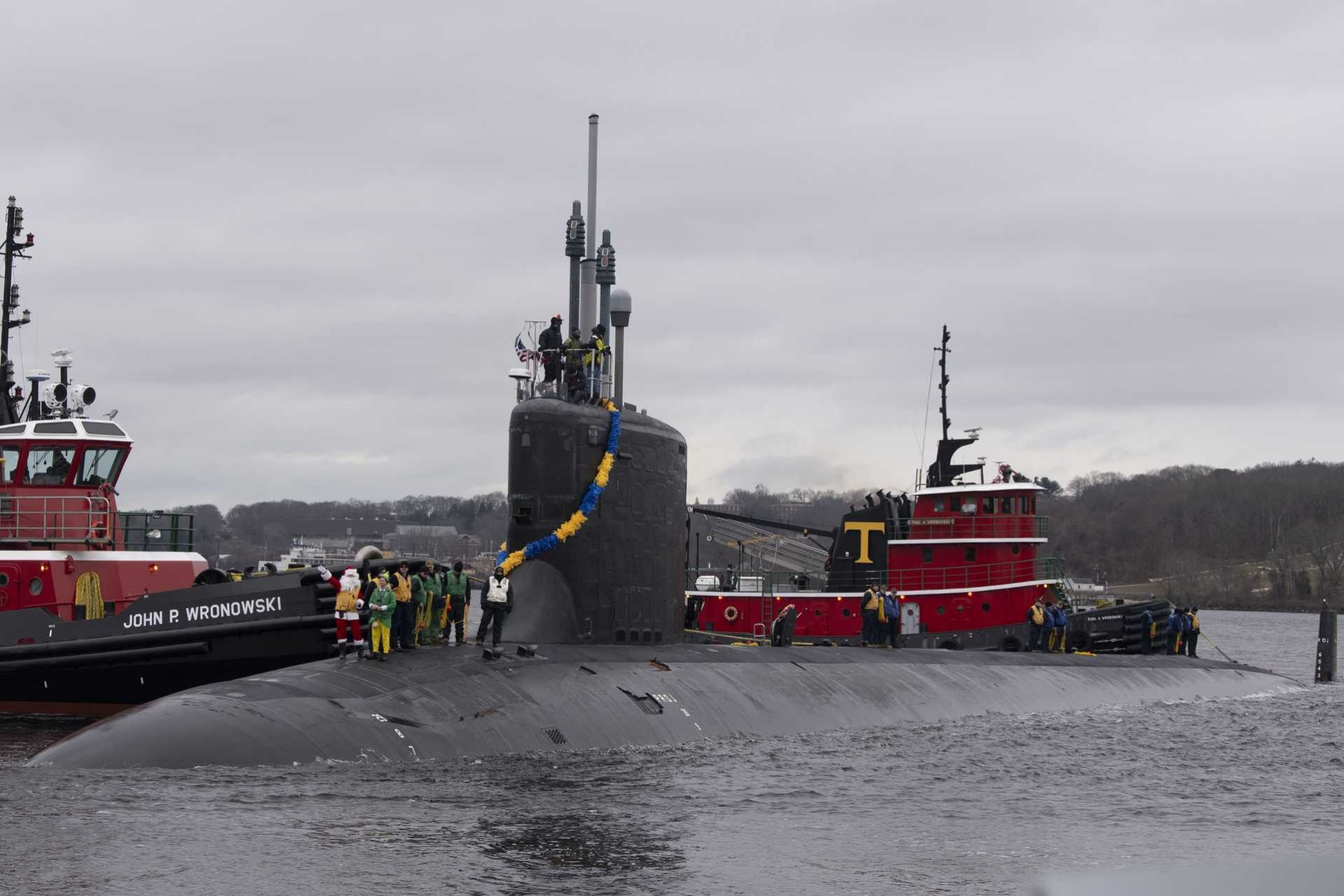 The Virginia-class nuclear-powered attack submarine is the U.S. Navy’s frontline undersea warfare platform, equipped for long-range strike, intelligence gathering, and anti-submarine operations.