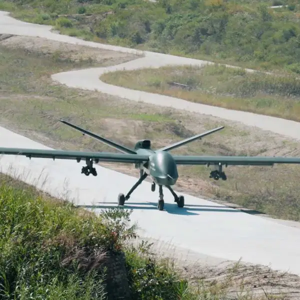 The General Atomics Mojave STOL unmanned aerial vehicle demonstrates its ability to operate from a rough military vehicle trail during a live flight demonstration conducted with Hanwha Aerospace in South Korea in mid-September 2026. The drone showcased its short takeoff and landing capabilities under simulated battlefield conditions.