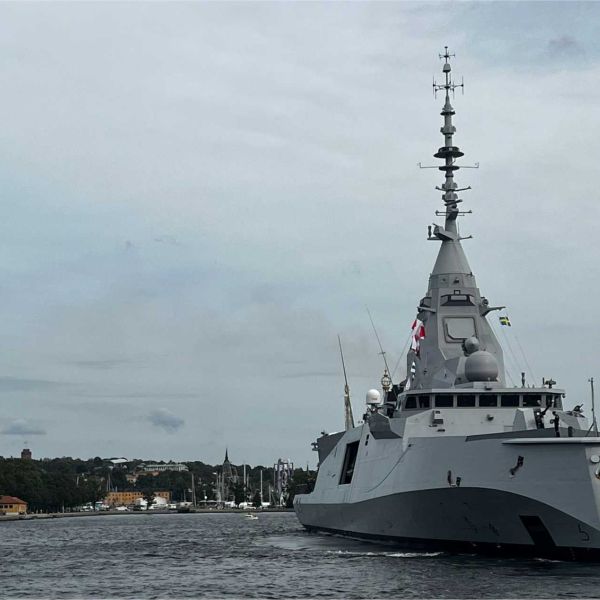 The French Navy’s FDI-class frigate Amiral Ronarc’h illustrates the Naval Group design selected by Sweden for its four future warships under the €4.3 billion agreement signed with France on August 31, 2026. The Swedish frigates will strengthen long-range naval air defense, including protection against ballistic missile threats, while expanding NATO maritime capabilities in the Baltic Sea.