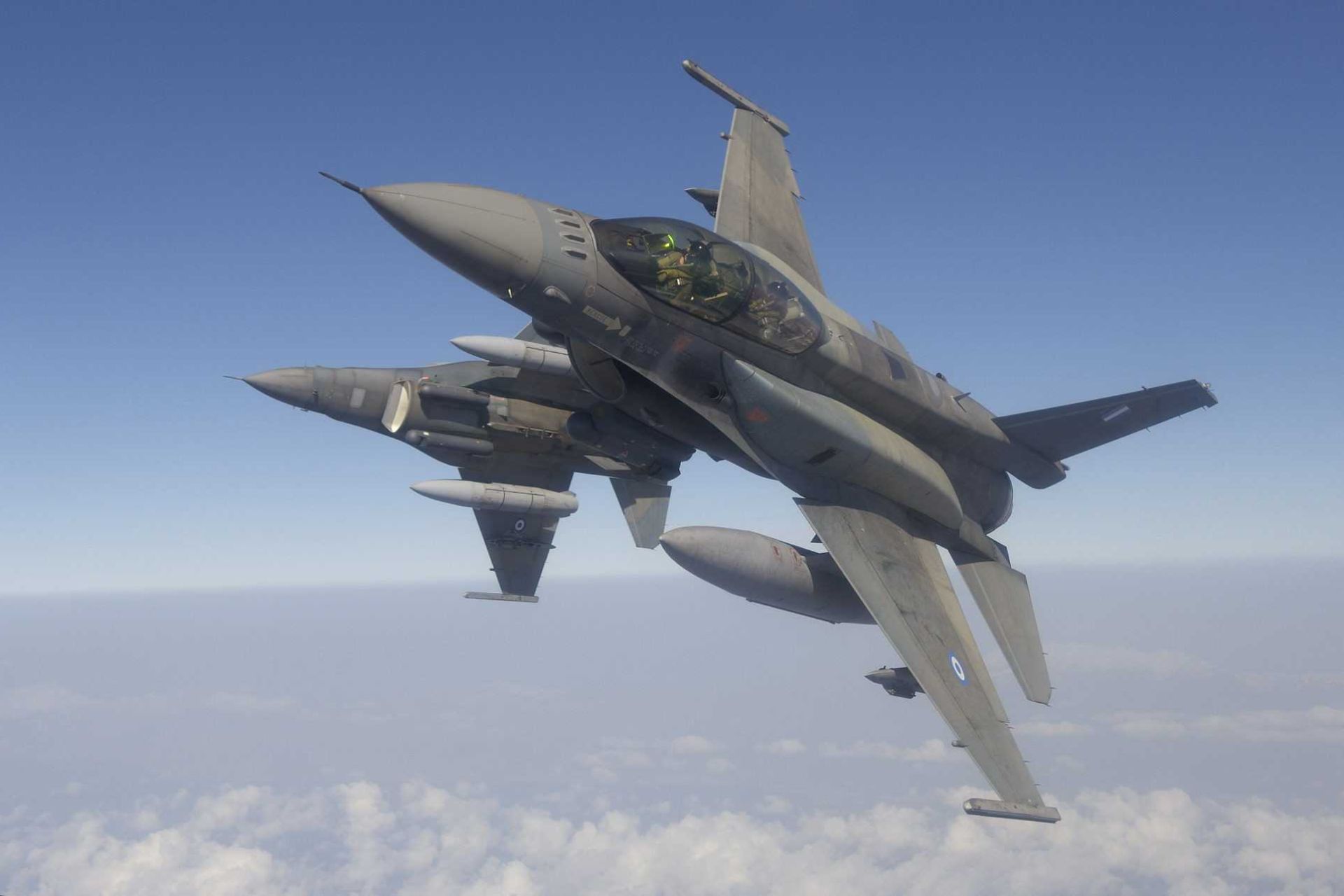 Greece is shaping a future Air Force built around 121 Vipers, 24 Rafale F3R, and more than 20 F-35A fighters, with Mirage 2000-5s and F-16 Block 30s used in transitional roles. (Picture source: Hellenic Air Force)