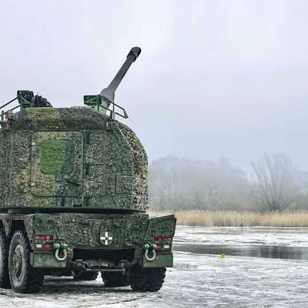 The RCH 155 combines the GTK Boxer 8×8 drive module with an unmanned Artillery Gun Module developed from the 155 mm L/52 weapon system used by the Panzerhaubitze 2000. (Picture source: KNDS)